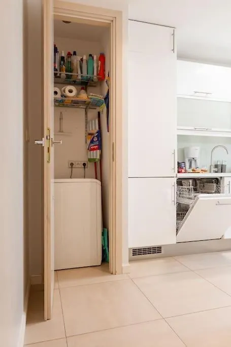 Great 2 Bdr Apartment, Prestigious Location In The Center Of Warsaw. Varsó