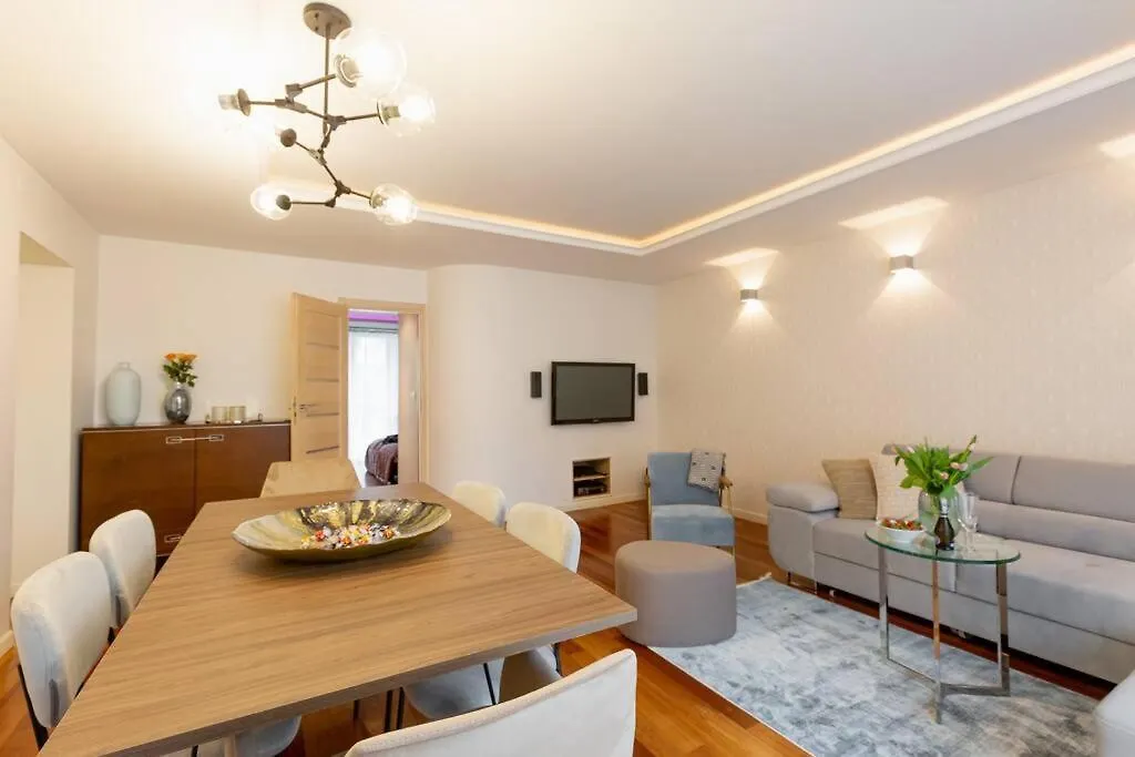 Great 2 Bdr Apartment, Prestigious Location In The Center Of Warsaw. Lengyelország