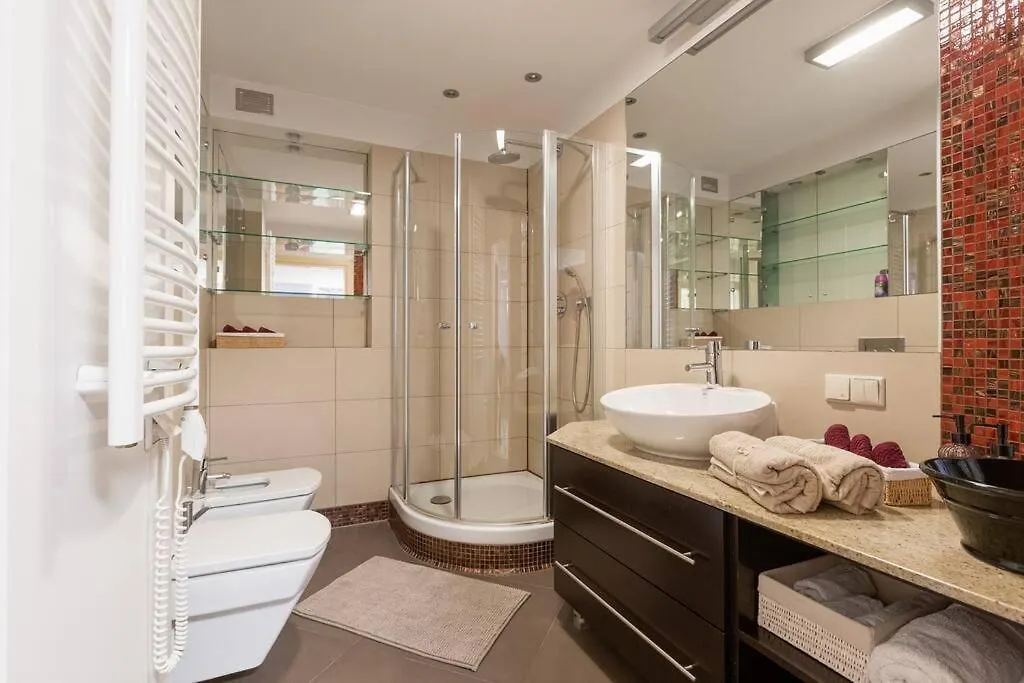Great 2 Bdr Apartment, Prestigious Location In The Center Of Warsaw.